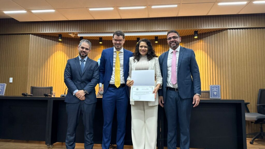 Procuradoria Geral do Estado do Piauí - Homenagem: PGE-PI entrega certificado a Procuradores e Procuradoras com mais de 25 anos de atuação na instituição