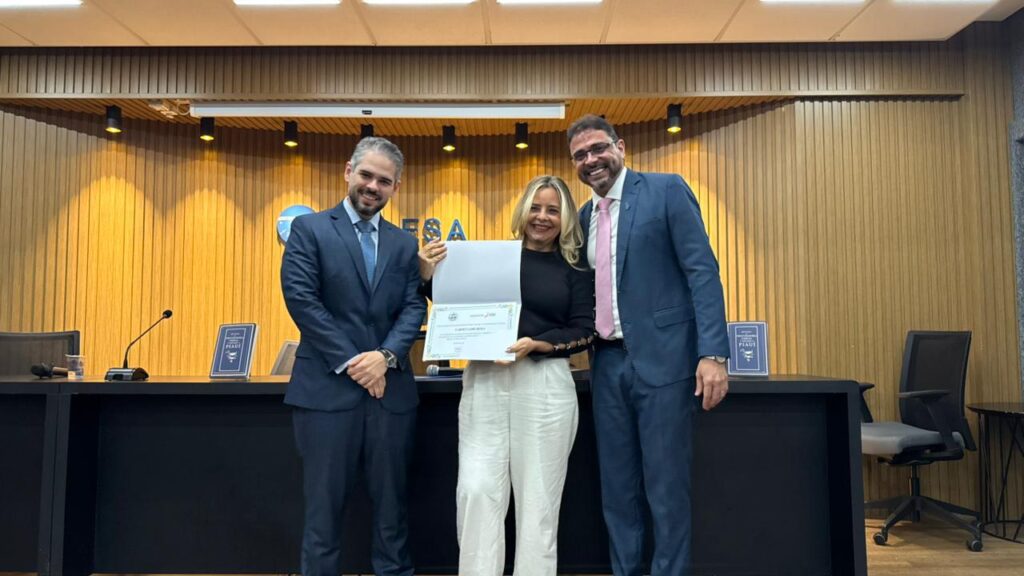 Procuradoria Geral do Estado do Piauí - Homenagem: PGE-PI entrega certificado a Procuradores e Procuradoras com mais de 25 anos de atuação na instituição